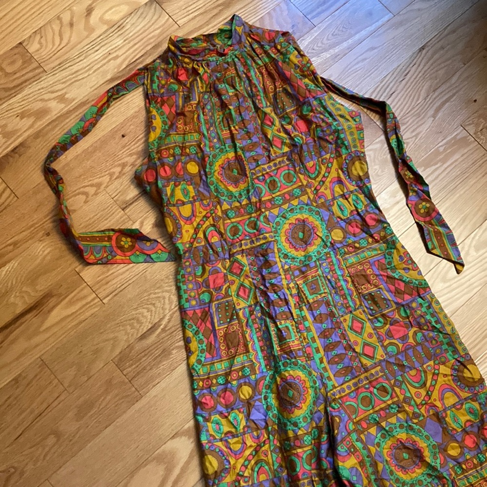 Comfortable Jane Kinley one piece jumpsuit 70s psychedelic neck ties